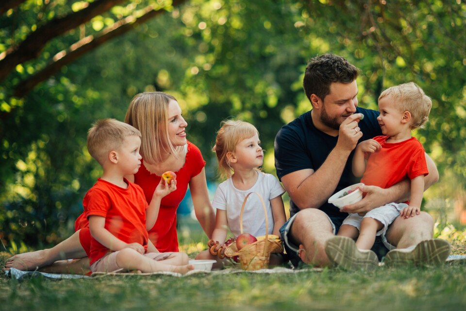 [fpdl.in]_lovely-family-playing-in-the-park_23-2148222917_large.jpg